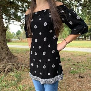 Kendall and Kylie Off the Shoulder Shirt Size Sm.